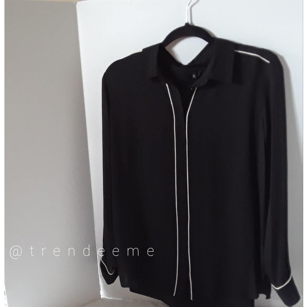 🚫🚫SOLD ON MERC🚫🚫Black and white work blouse